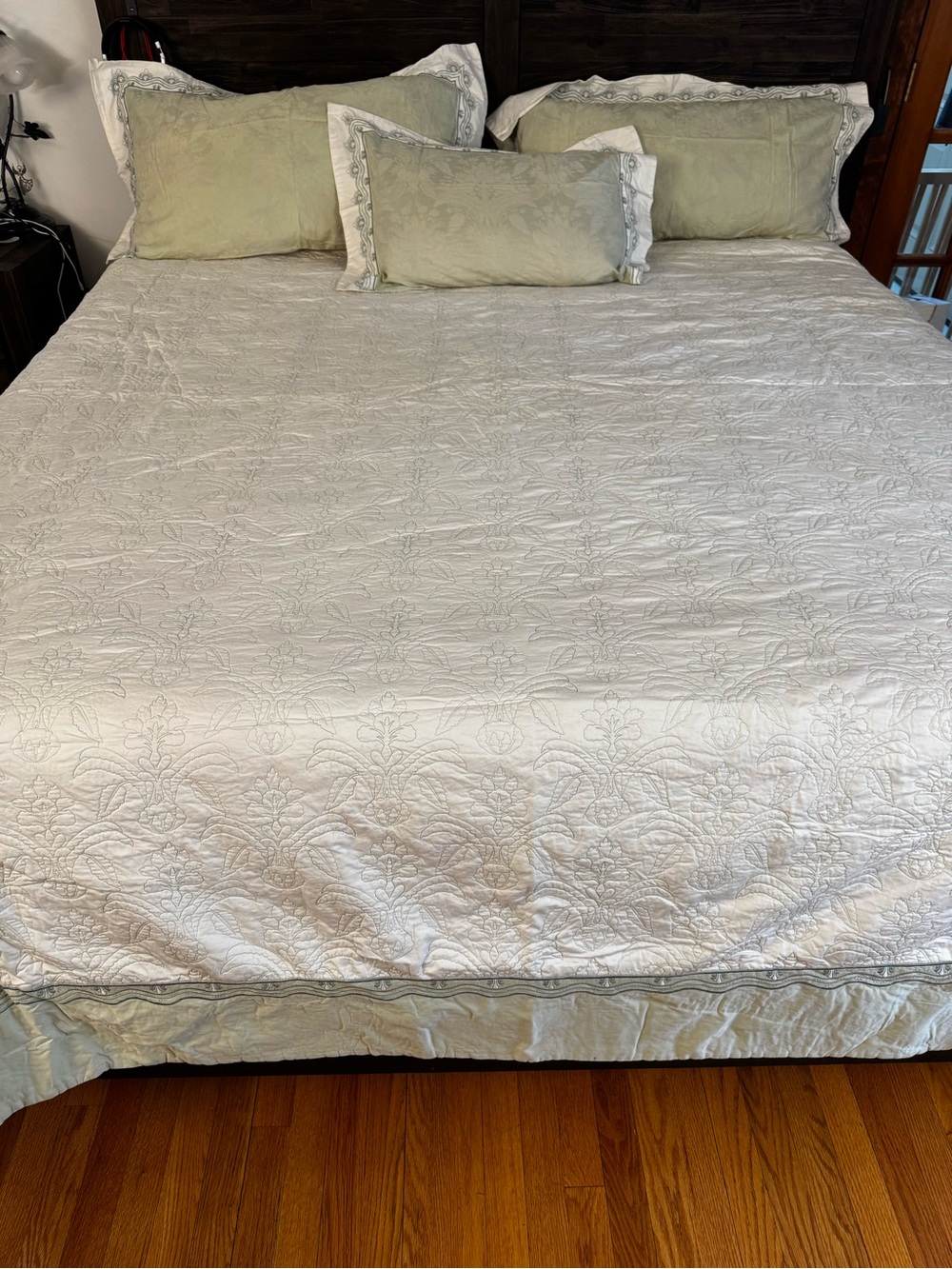 Classic White/Sage Green Quilted Bedspread & 2 King and 2 Standard Pillow Shams